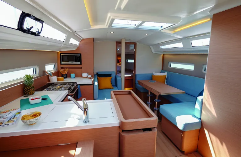 sun-odyssey-410-guillaume-gauter.jpg
