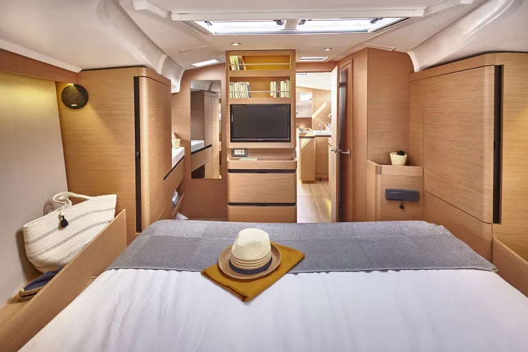 sun-odyssey-490-interieur-4.jpg