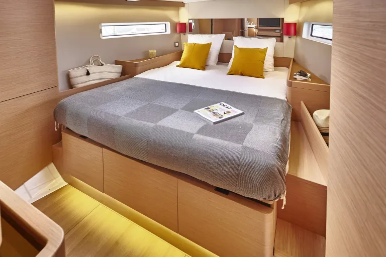 sun-odyssey-490-interieur-5.jpg