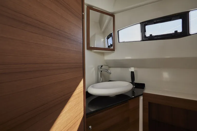 cb35-bathroom-00594.jpg