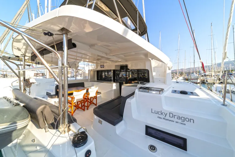 _dsc1811_lucky-dragon_lagoon-46_istion-yachting_l.jpg