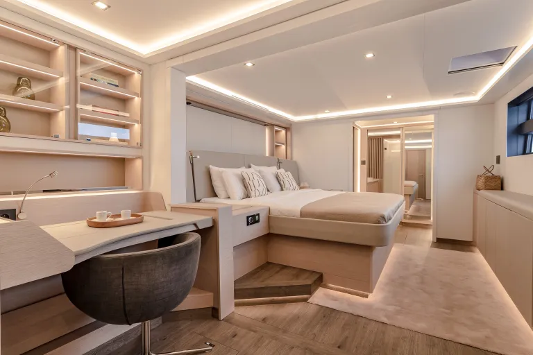 thira-80-owners-cabin-starboard-1-l.jpg