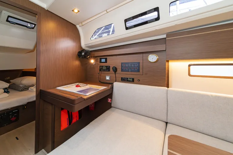dsc0731-first-touch-oceanis-401-istion-l.jpg