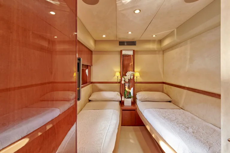 estia-one-twin-cabin.jpg