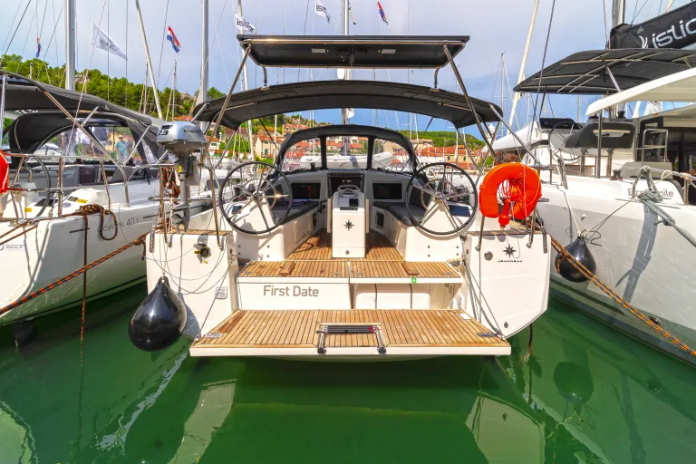 dsc0997-first-date-jeanneau-sun-odyssey-410-istion-yachting-l.jpg